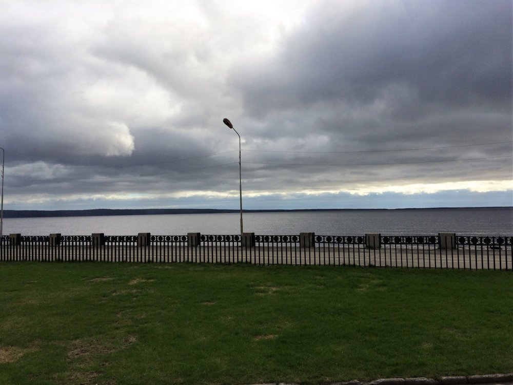 19.05.12_011_Карелия_Петрозаводск_ набережная Онежского озера.JPG