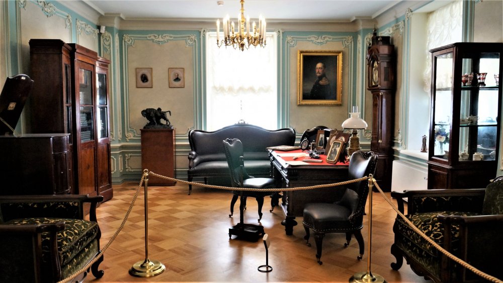 19.05.15_219_ Ораниенбаум_ Дворец.JPG