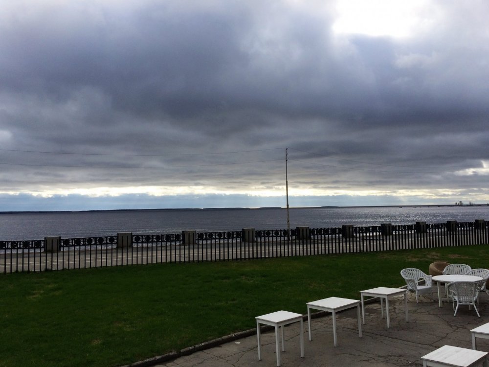 19.05.12_010_Карелия_Петрозаводск_ набережная Онежского озера.JPG