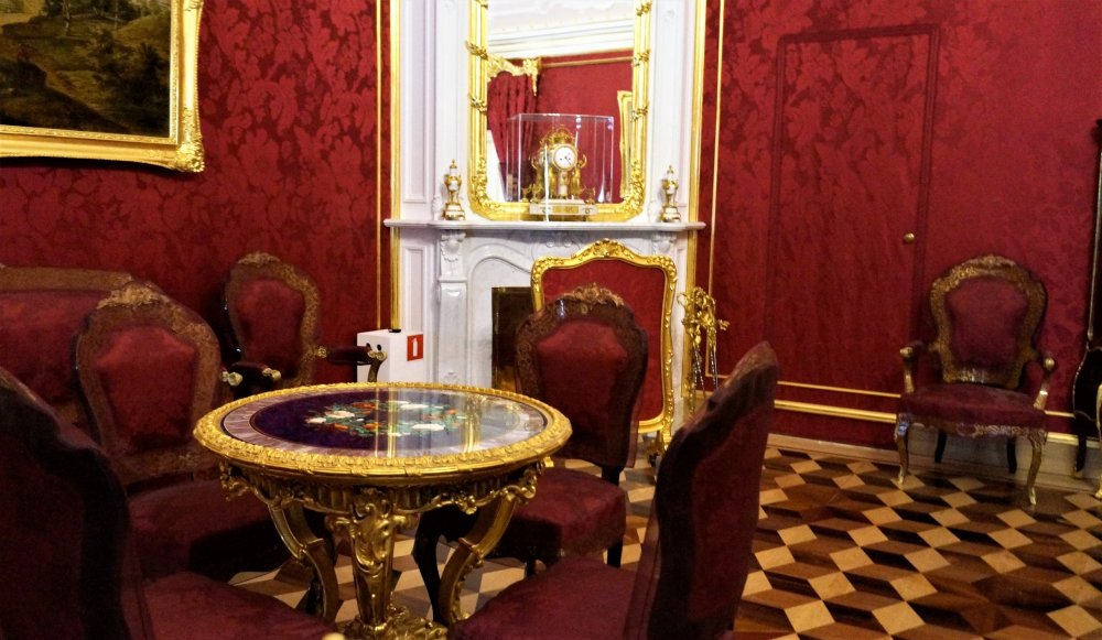 19.05.15_142_ Ораниенбаум_ Дворец.JPG