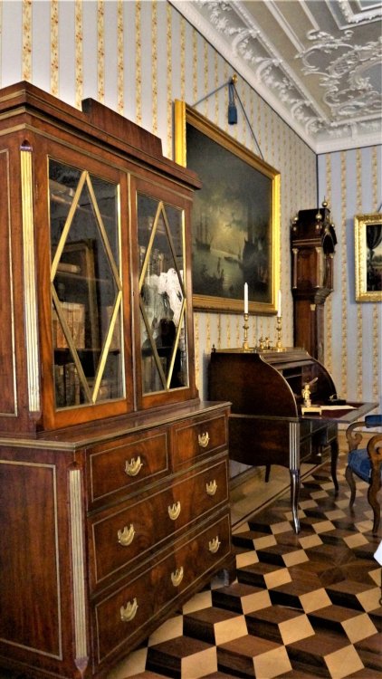 19.05.15_183_ Ораниенбаум_ Дворец.JPG