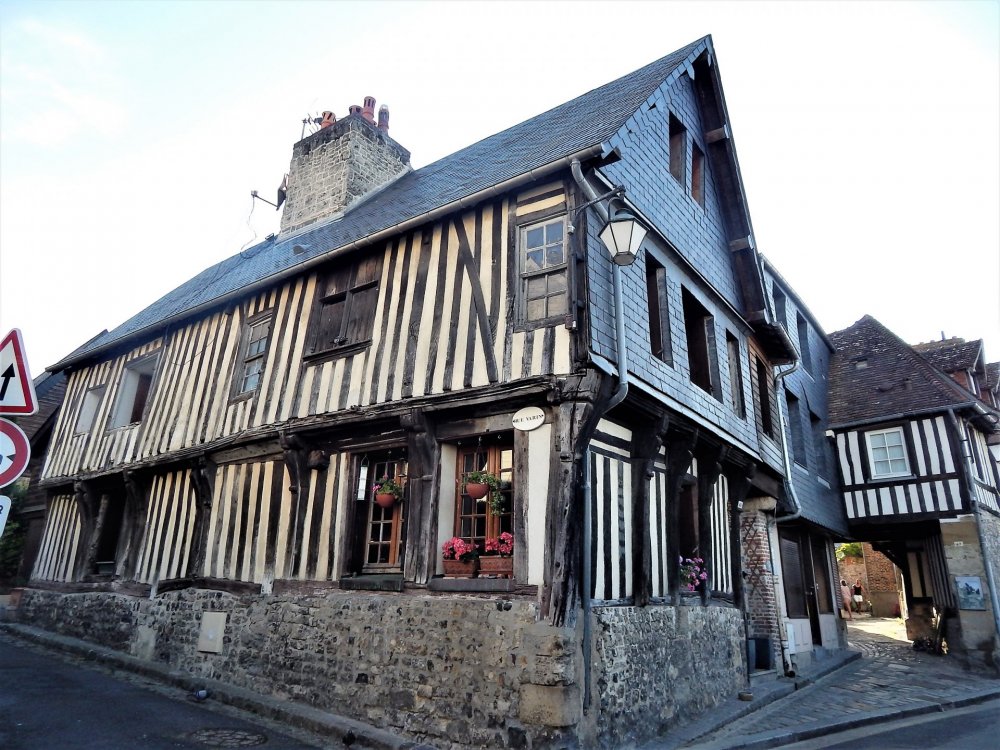Онфлёр( фахверковые дома2).jpg