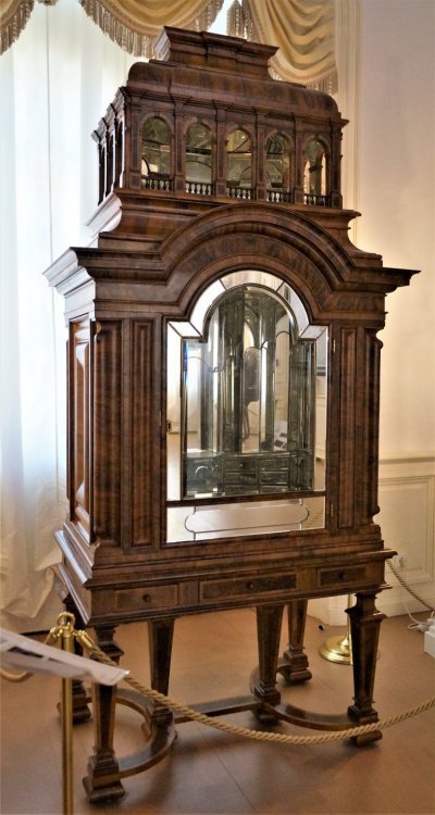 19.05.15_028_ Ораниенбаум_ Картинный дом.JPG