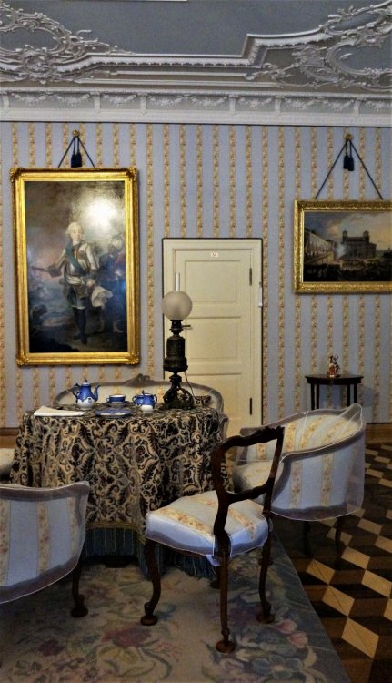 19.05.15_184_ Ораниенбаум_ Дворец.JPG