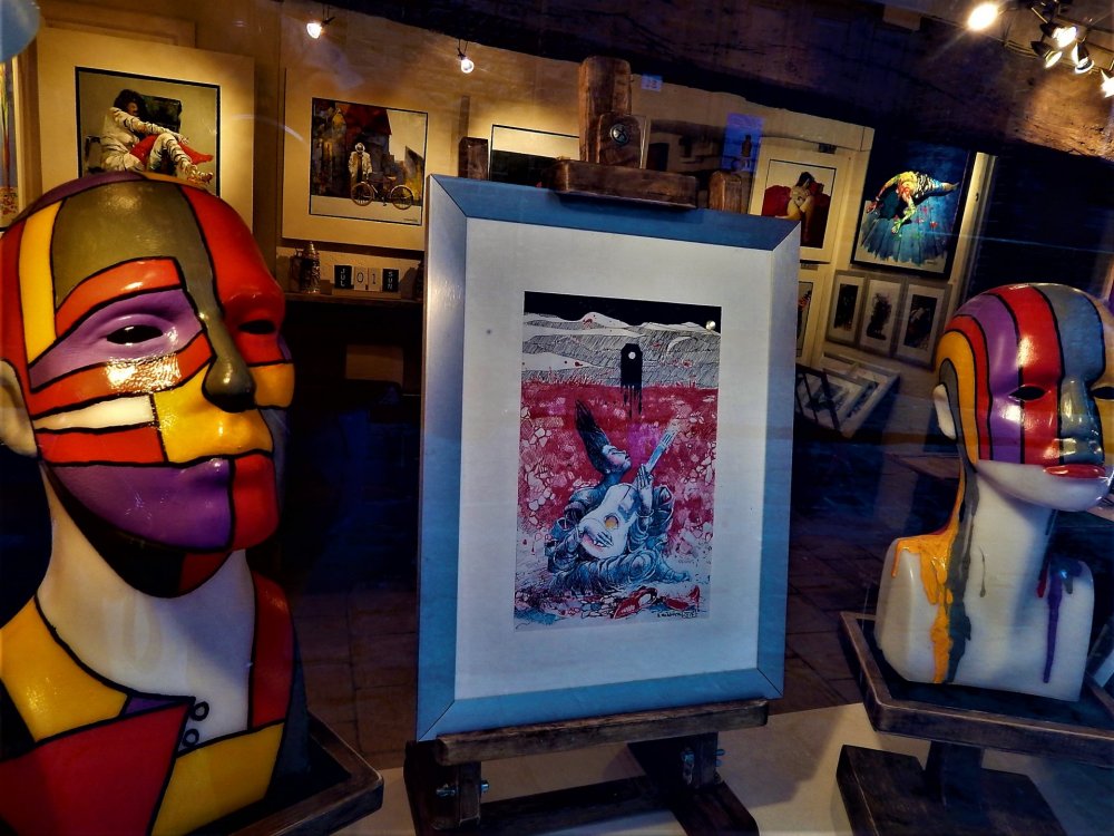 Онфлёр( витрина).jpg