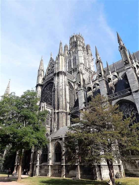 Руан (церковь).jpg