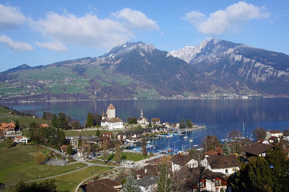 1024px-Spiez.jpg
