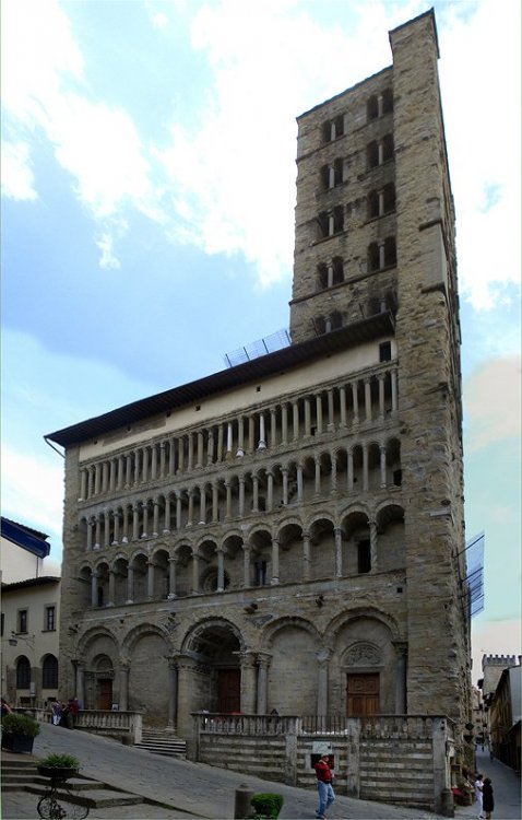 Igreja_Santa_Maria_della_Pieve_Arezzo[1].jpg