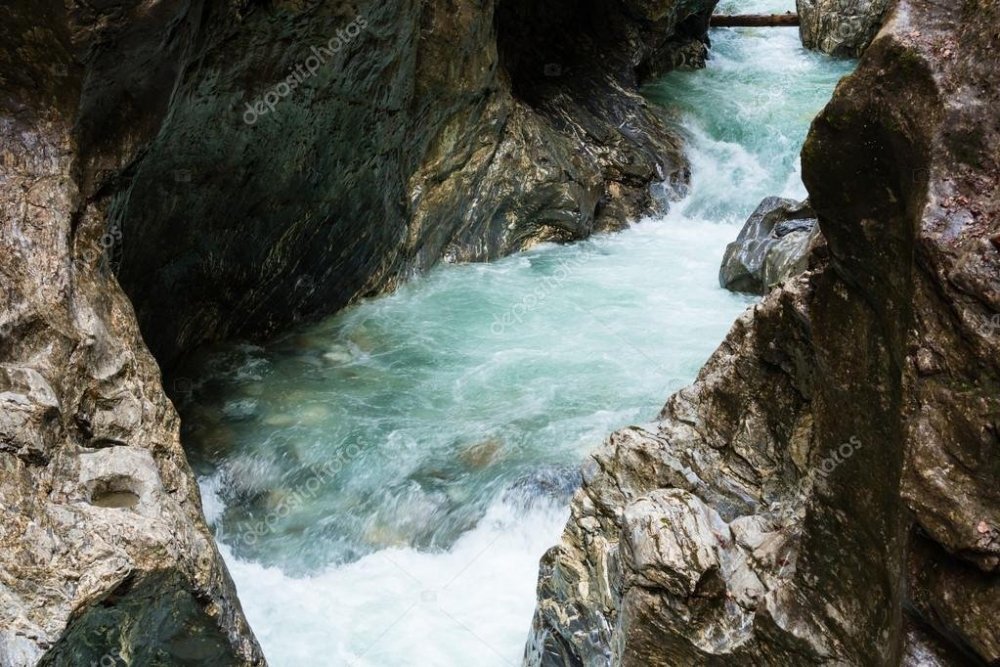 depositphotos_13070609-stock-photo-liechtensteinklamm-gorge-austria.jpg