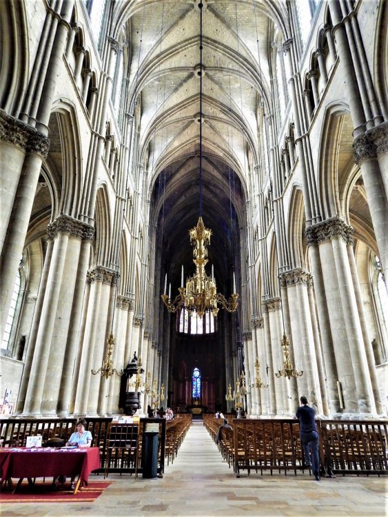 Реймс( собор внутри1).jpg