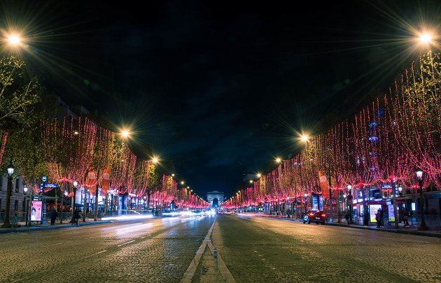 Illuminations-de-Noël-2018-leds-rouges-avenue-des-Champs-Elysées-_-630x405-_-©-DR.jpg