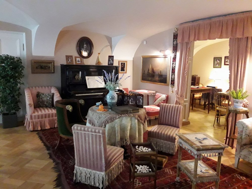 В комнатах семьи Александра III.jpg