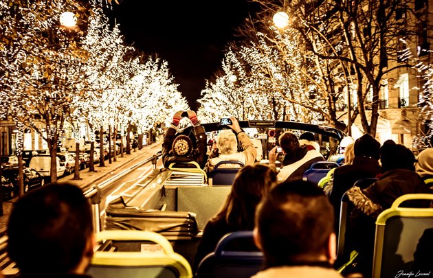 Tour-en-bus-panoramique-Open-Tour-illuminations-Noël-_-630x405-_-©-Open-Tour-Jennifer-Lescouet.jpg