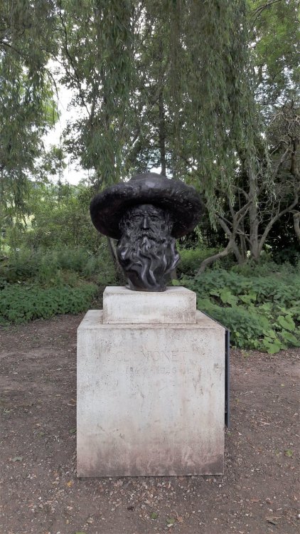 Живерни( бюст).jpg