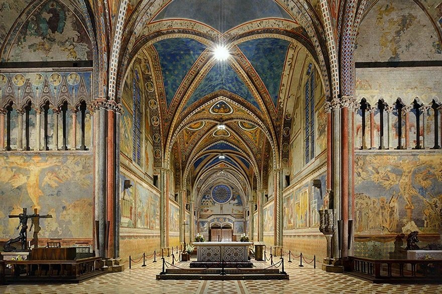 interno-della-basilica-superiore-di-san-francesco[1].jpg
