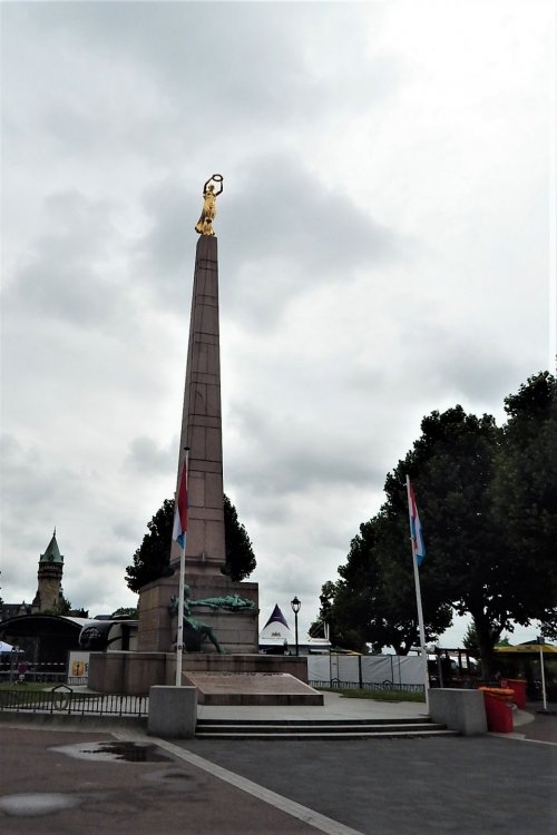 Люксембург( монумент).jpg