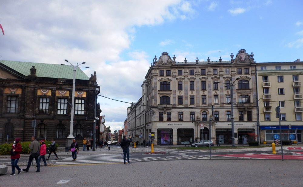 национальный художественный музей (слева).JPG