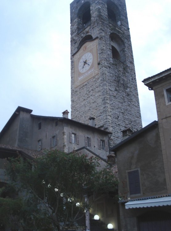 DSC05466 башня торре чивика.JPG