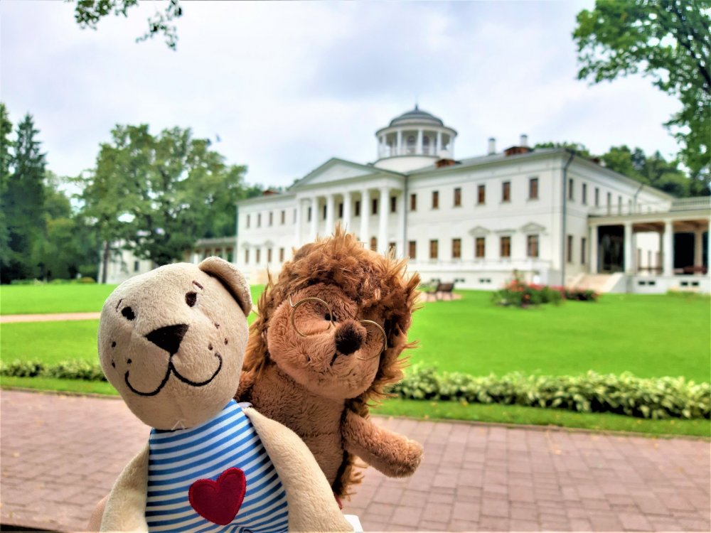 Остафьево Ёжик и Фаблер.jpg