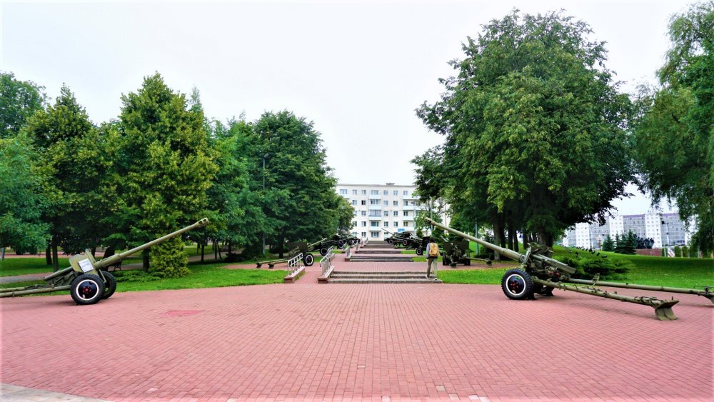 Витебск аллея Славы.jpg