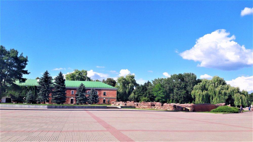 Брест крепость телефон4.jpg