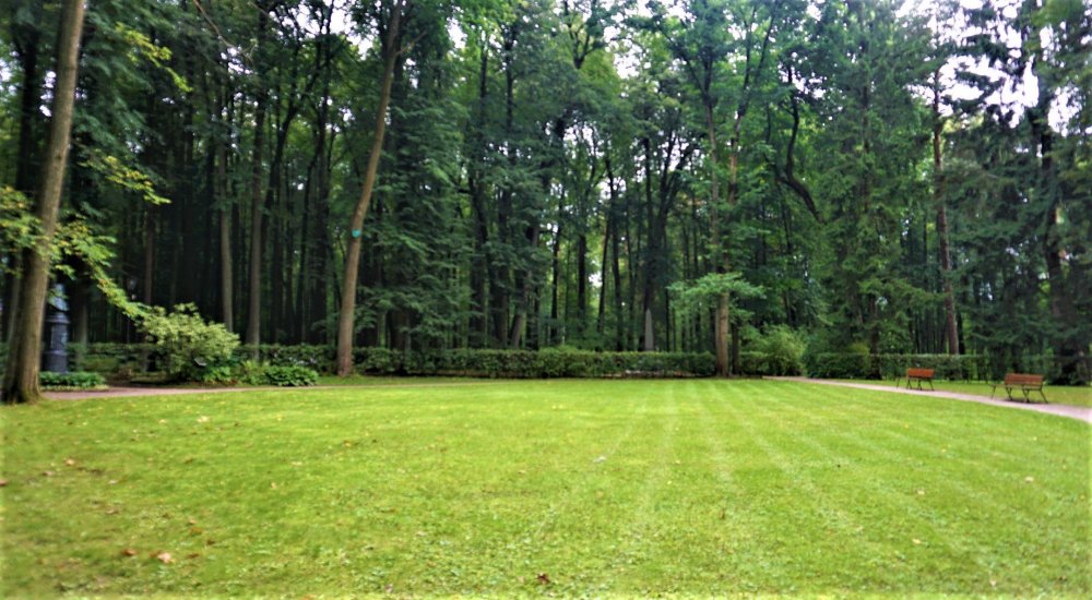 Остафьево Марсово поле.jpg