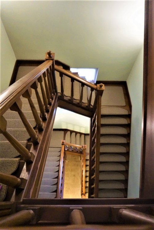 Остафьево дом лестница.jpg