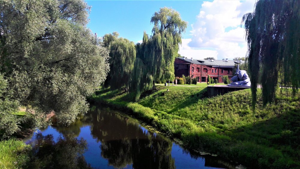 Брест крепость телефон1.jpg