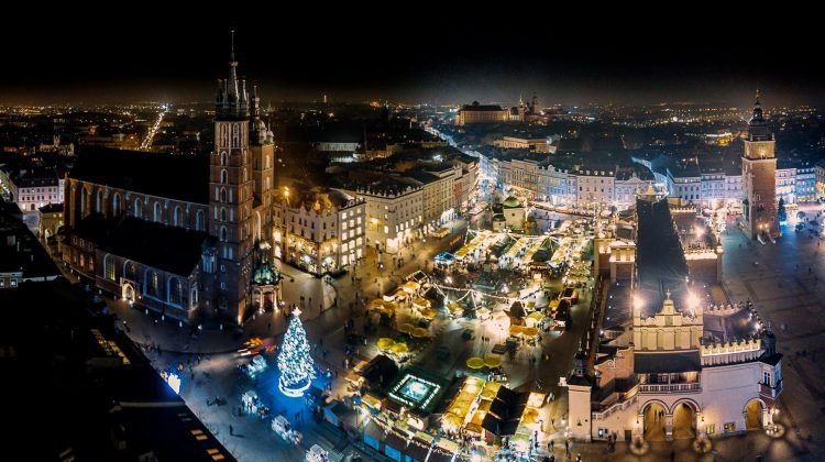 Krakow-Christmas-Market-at-night-750x420.jpg