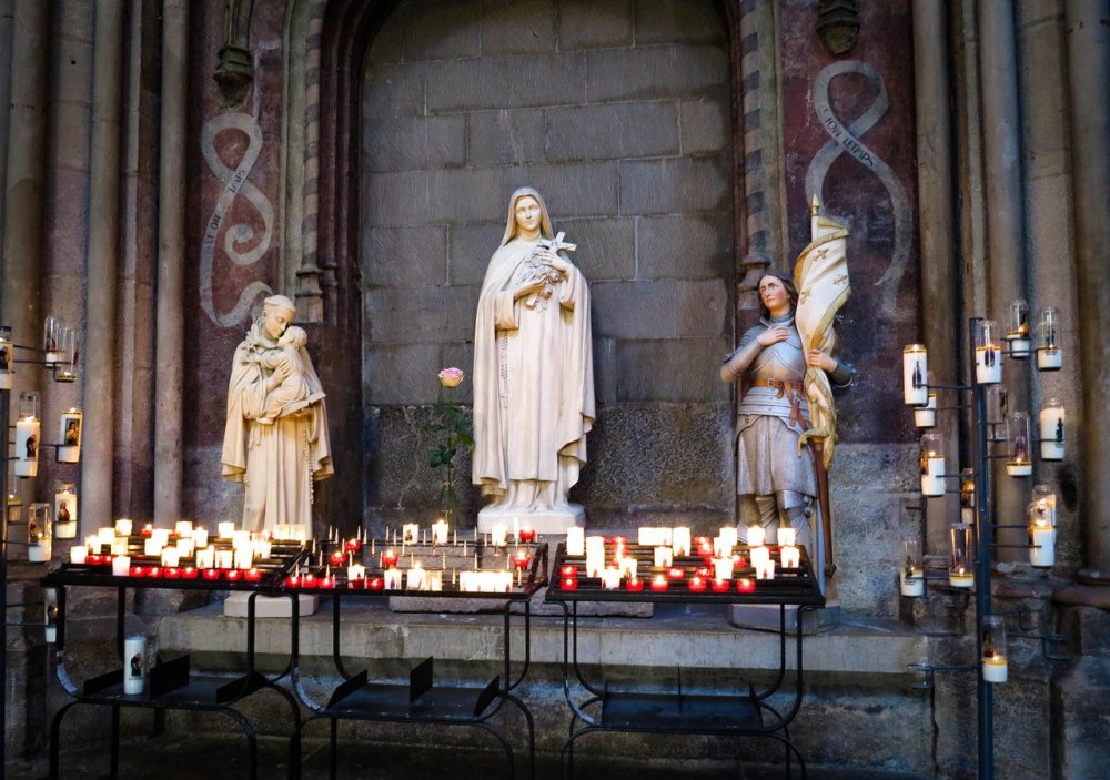 ftJV7FmQaMI. Жа́нна д’Арк, Орлеанская дева — национальная героиня Франции..jpg