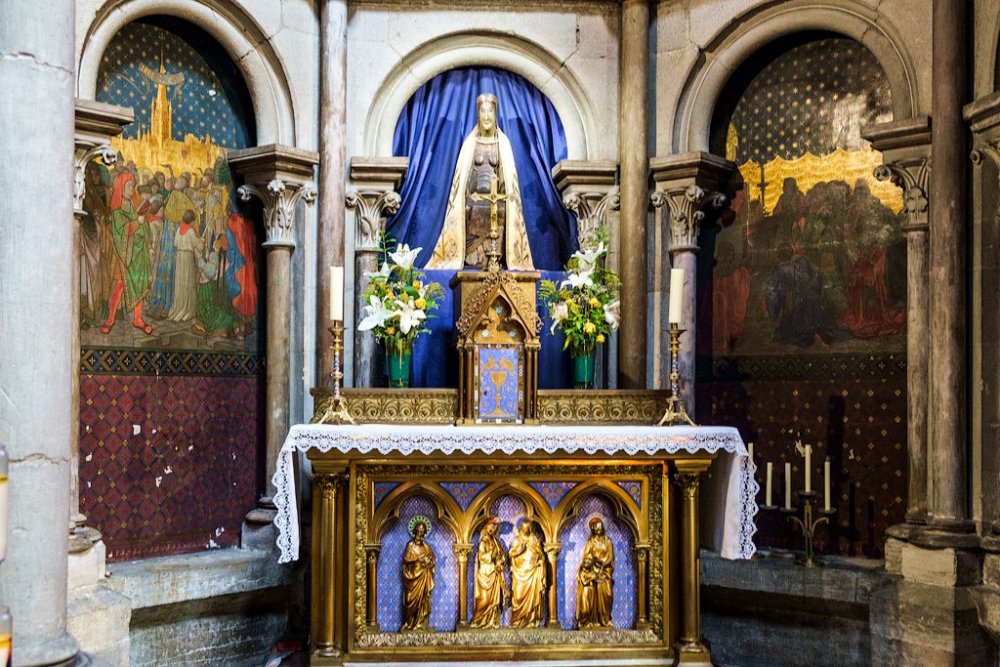 4217143_original. Чёрная Богородица- одна из старейших деревянных скульптур Франции..jpg