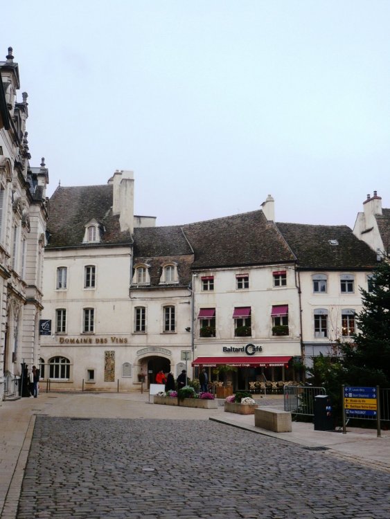 P1100774. Рыночная площадь (Place de la Halle)..JPG