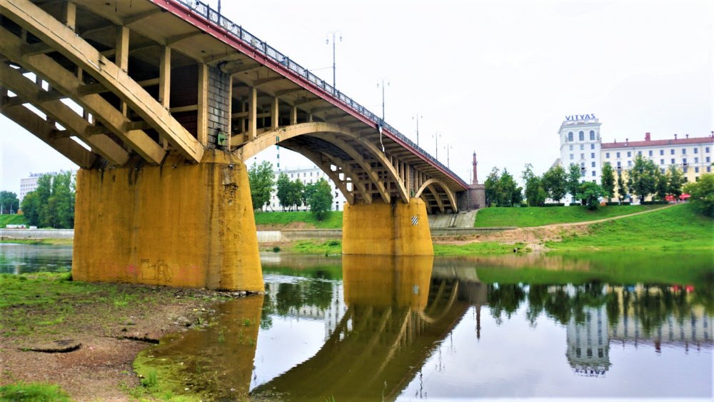 Витебск внизу моста Кирова.jpg