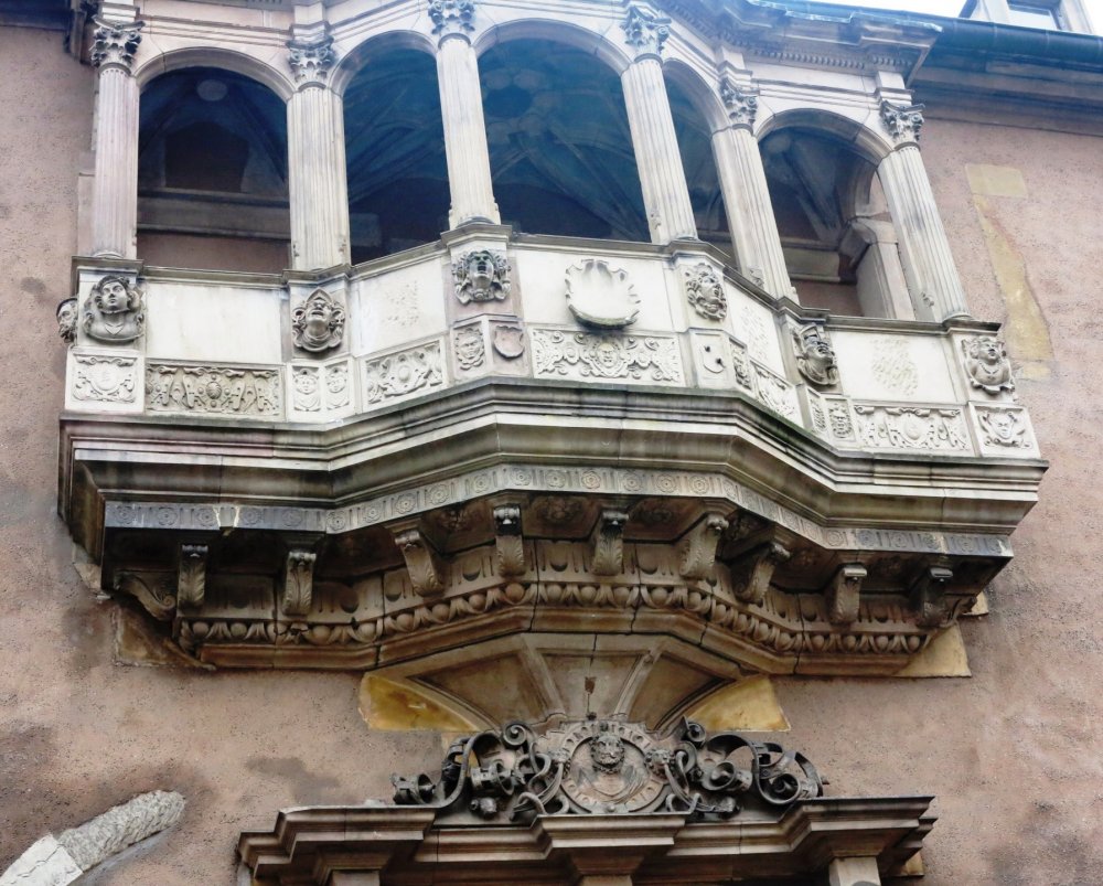 IMG_0161. небольшой домик с изящной лоджией..JPG