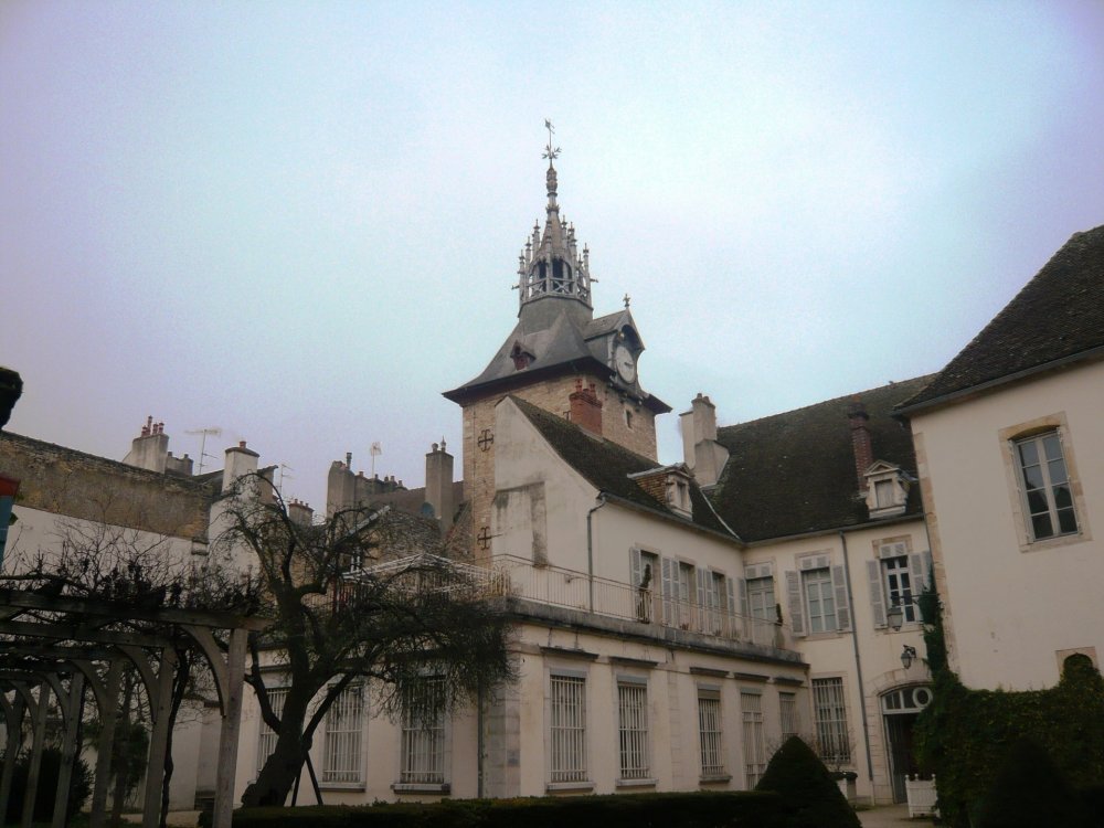 P1100788. башня с часами (Beffroi)..JPG