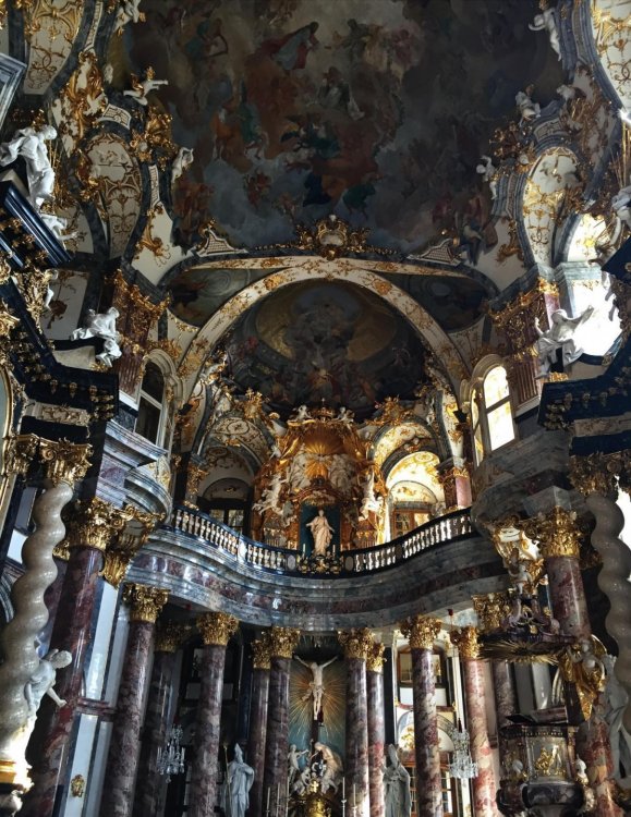 94880_83229592_b. В церкви резиденции..jpeg