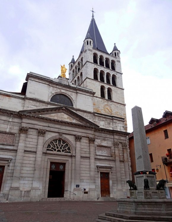 DSC00160собор Нотр-Дам-де-Льес, XVI век.JPG