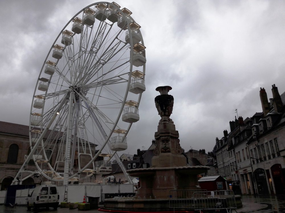 2020-01-08 12-01-00. place de la Revolution..JPG