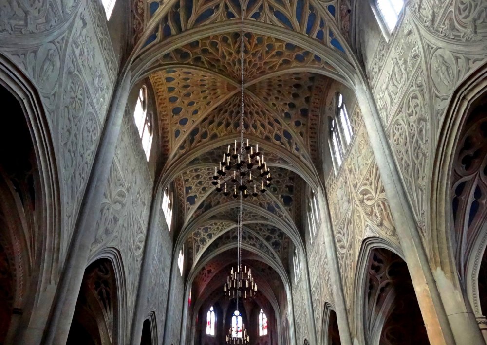 DSC00254собор расписан в манере «оптического обмана» (trompe I’oeeil) XIX века.JPG