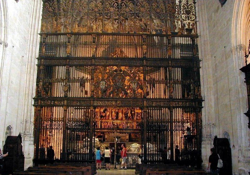 Capilla-Real1-800x560.jpg