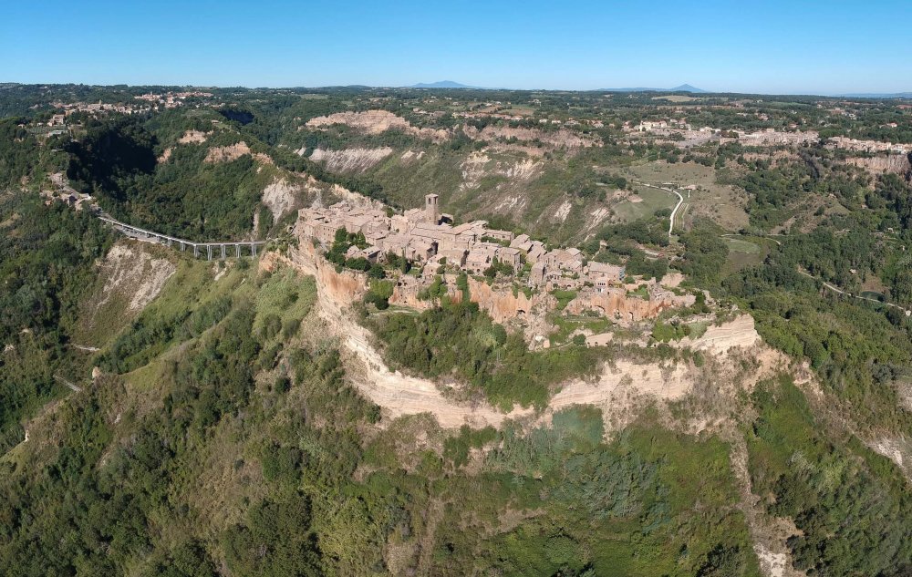 Civita_di_Bagnoregio_0162_small.jpg