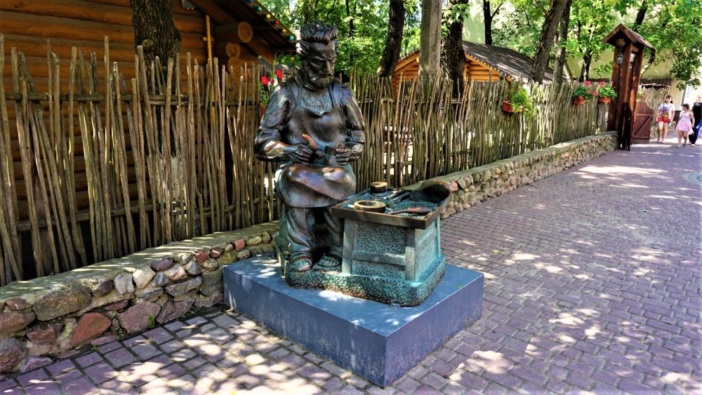 Витебск 3 день улица Толстого.jpg