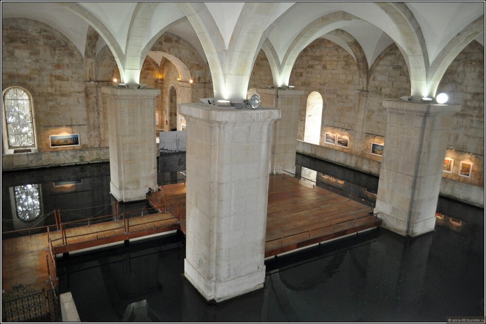 Лиссабон_Акведук_езервуар Матери Воды.jpg