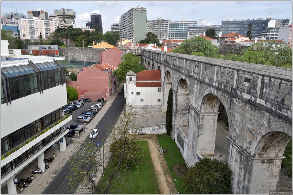 Лиссабон_Акведук_езервуар Матери Воды_Виды с террасы.jpg