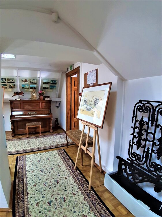 Брест 2 день музей истории пианино.jpg