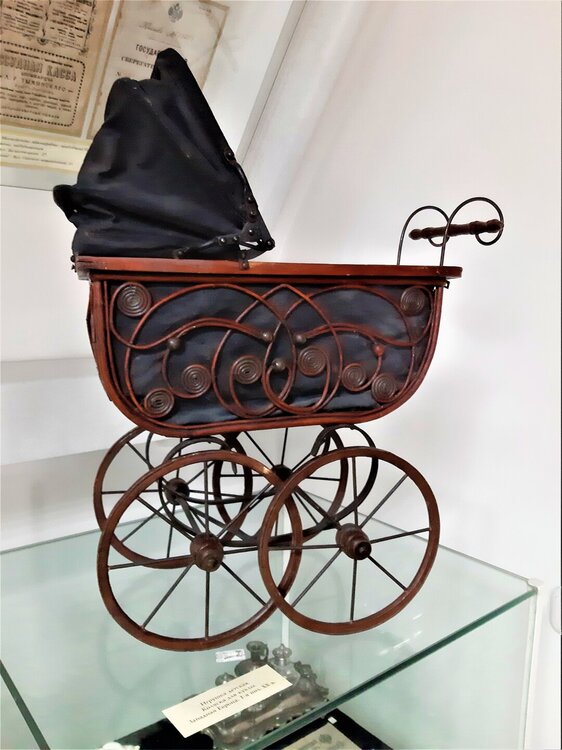 Брест 2 день музей истории коляска.jpg