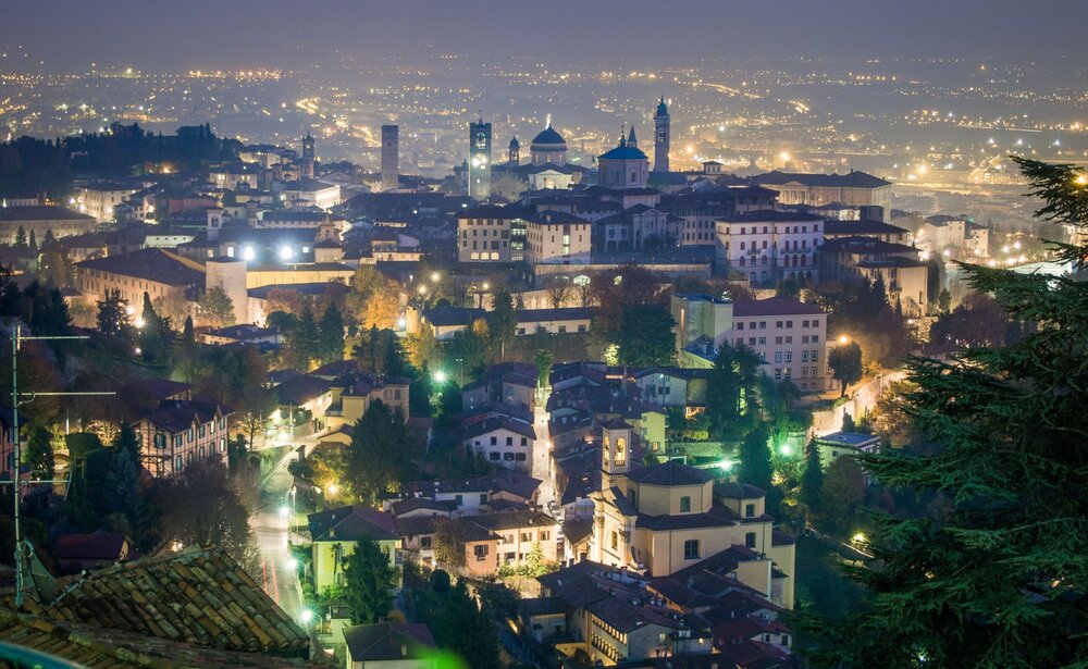 08-Bergamo-Panorama-bij-nacht_-1.jpg
