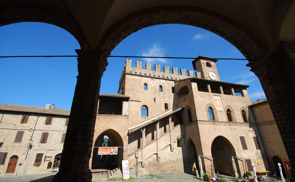 Castell'Arquato-Palazzo_del_Podestà.jpg