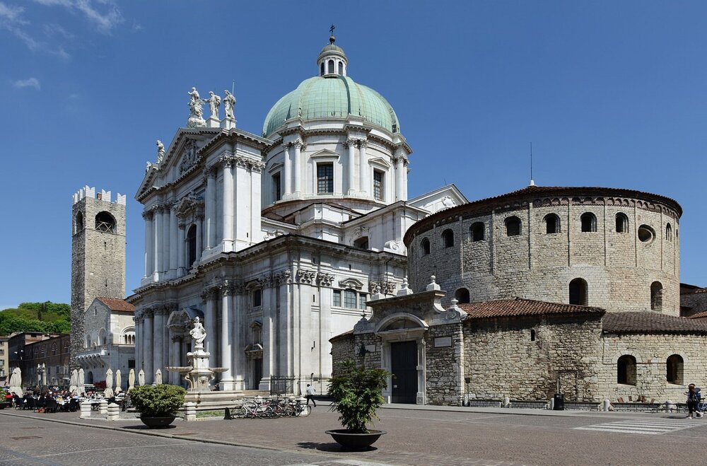 1600px-Cathedral_of_Brescia.jpg