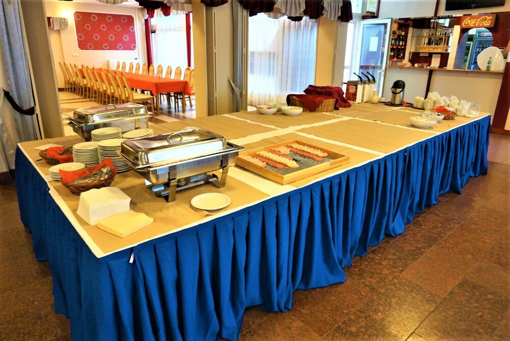 Венгрия отель шведский  стол.jpg